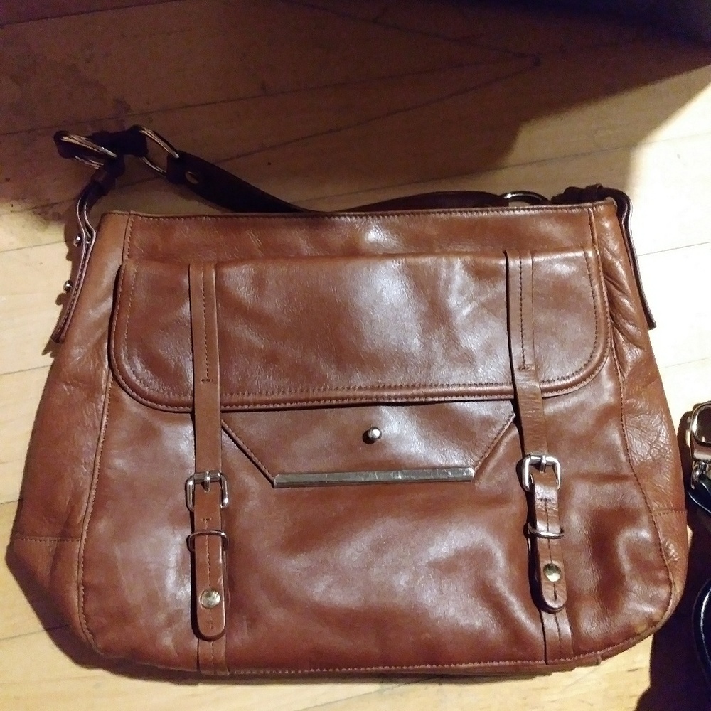 TreVero tan leather purse